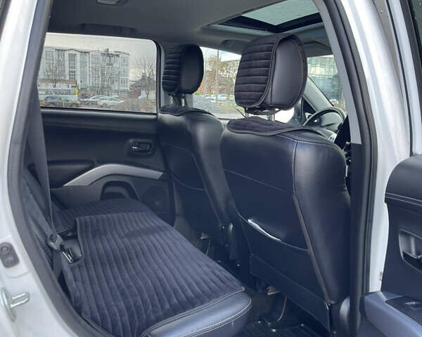 Білий Міцубісі Аутлендер, об'ємом двигуна 2.18 л та пробігом 198 тис. км за 11500 $, фото 40 на Automoto.ua