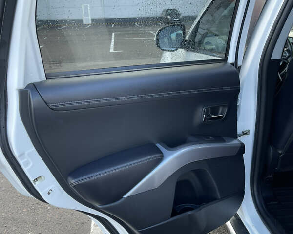 Білий Міцубісі Аутлендер, об'ємом двигуна 2.18 л та пробігом 198 тис. км за 11500 $, фото 38 на Automoto.ua