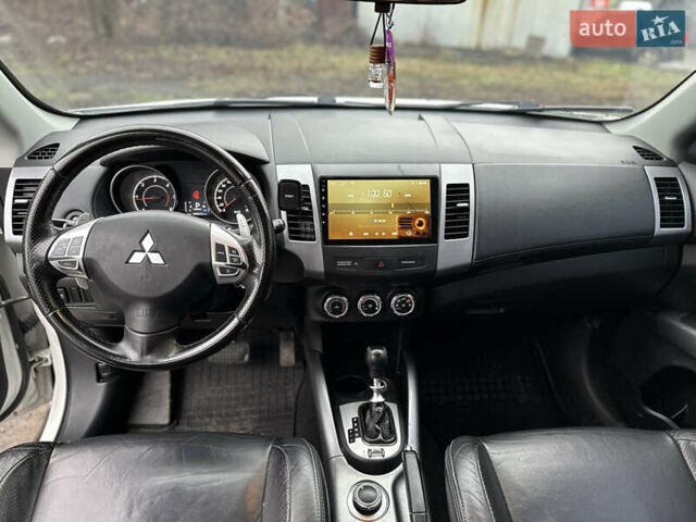 Белый Мицубиси Аутлендер, объемом двигателя 2.2 л и пробегом 266 тыс. км за 9300 $, фото 12 на Automoto.ua