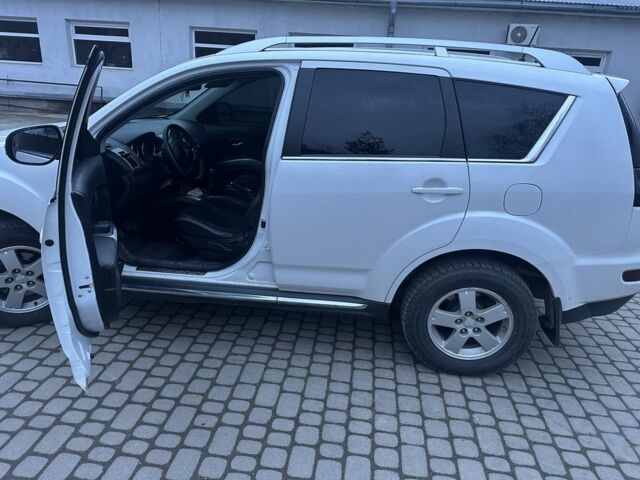 Білий Міцубісі Аутлендер, об'ємом двигуна 2.2 л та пробігом 234 тис. км за 10800 $, фото 2 на Automoto.ua