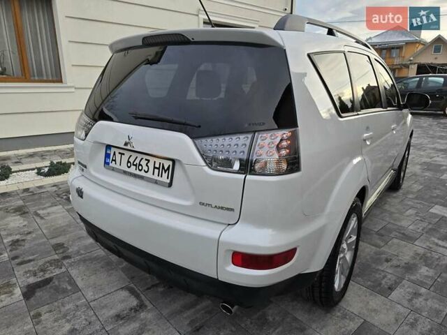 Білий Міцубісі Аутлендер, об'ємом двигуна 2.36 л та пробігом 178 тис. км за 10200 $, фото 7 на Automoto.ua