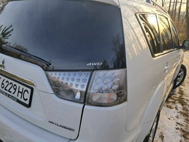 Білий Міцубісі Аутлендер, об'ємом двигуна 2 л та пробігом 270 тис. км за 10850 $, фото 5 на Automoto.ua