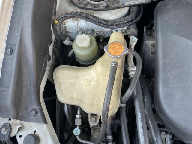 Білий Міцубісі Аутлендер, об'ємом двигуна 2.2 л та пробігом 260 тис. км за 11000 $, фото 4 на Automoto.ua