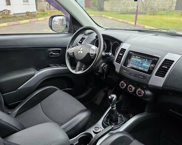 Білий Міцубісі Аутлендер, об'ємом двигуна 2.27 л та пробігом 243 тис. км за 9800 $, фото 24 на Automoto.ua