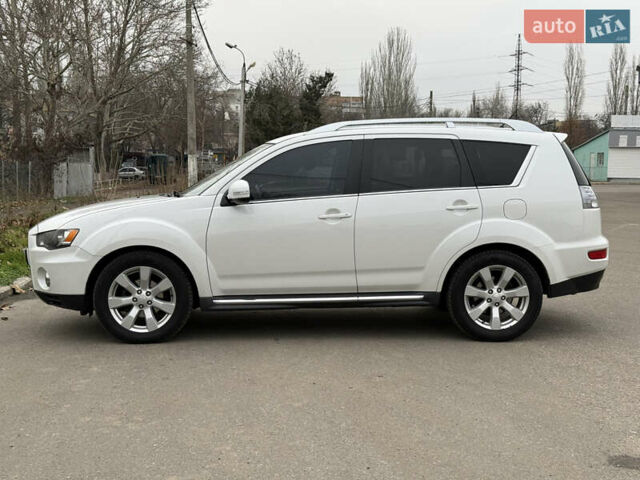 Белый Мицубиси Аутлендер, объемом двигателя 2.18 л и пробегом 227 тыс. км за 9999 $, фото 7 на Automoto.ua