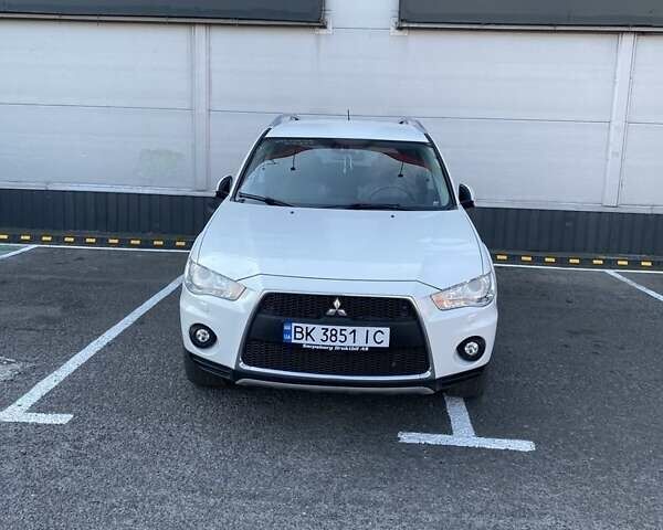 Белый Мицубиси Аутлендер, объемом двигателя 2.2 л и пробегом 260 тыс. км за 11000 $, фото 19 на Automoto.ua