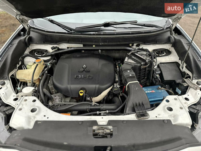 Белый Мицубиси Аутлендер, объемом двигателя 2.2 л и пробегом 266 тыс. км за 9300 $, фото 20 на Automoto.ua