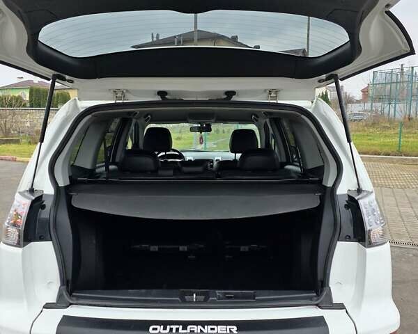 Білий Міцубісі Аутлендер, об'ємом двигуна 2.27 л та пробігом 243 тис. км за 9800 $, фото 20 на Automoto.ua