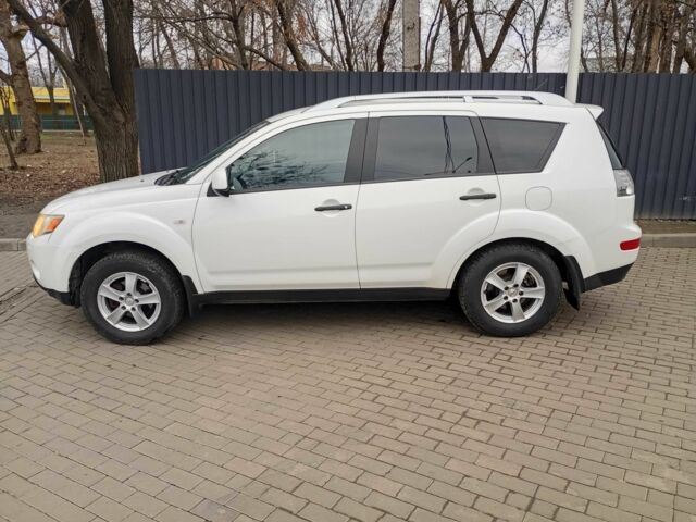 Білий Міцубісі Аутлендер, об'ємом двигуна 2 л та пробігом 240 тис. км за 5900 $, фото 1 на Automoto.ua