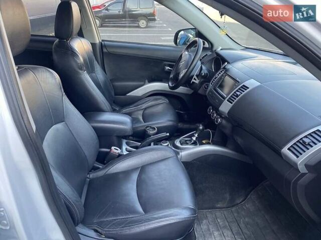 Белый Мицубиси Аутлендер, объемом двигателя 2.2 л и пробегом 260 тыс. км за 11000 $, фото 15 на Automoto.ua