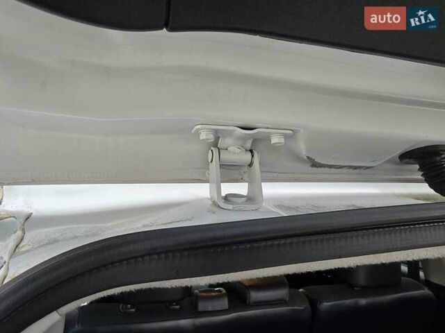 Білий Міцубісі Аутлендер, об'ємом двигуна 2.36 л та пробігом 178 тис. км за 10200 $, фото 37 на Automoto.ua