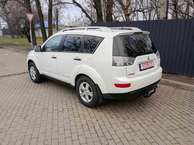 Білий Міцубісі Аутлендер, об'ємом двигуна 2 л та пробігом 240 тис. км за 5900 $, фото 2 на Automoto.ua