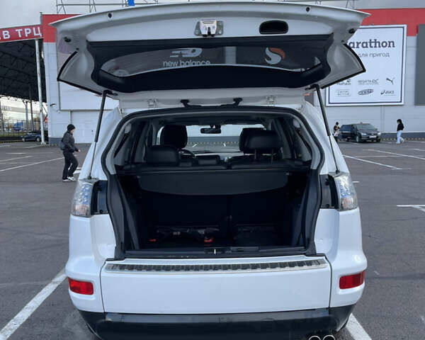 Білий Міцубісі Аутлендер, об'ємом двигуна 2.18 л та пробігом 198 тис. км за 11500 $, фото 17 на Automoto.ua