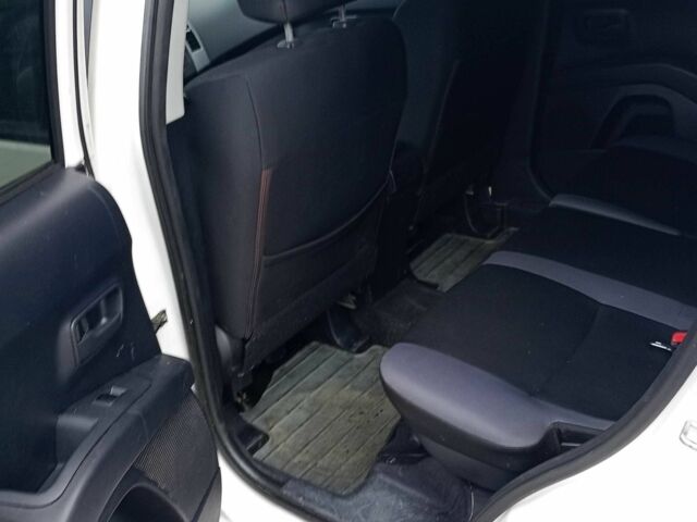 Білий Міцубісі Аутлендер, об'ємом двигуна 2 л та пробігом 240 тис. км за 5900 $, фото 5 на Automoto.ua