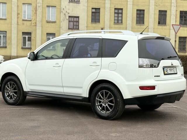 Білий Міцубісі Аутлендер, об'ємом двигуна 2.4 л та пробігом 250 тис. км за 10000 $, фото 3 на Automoto.ua