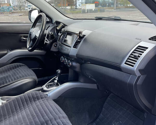 Білий Міцубісі Аутлендер, об'ємом двигуна 2.18 л та пробігом 198 тис. км за 11500 $, фото 27 на Automoto.ua