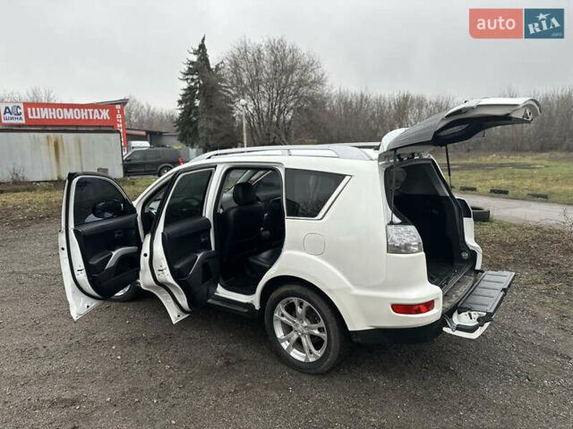 Белый Мицубиси Аутлендер, объемом двигателя 2.2 л и пробегом 266 тыс. км за 9300 $, фото 17 на Automoto.ua