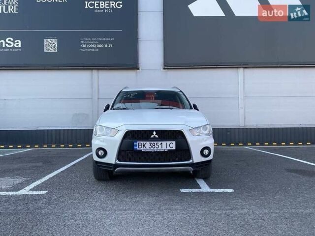 Белый Мицубиси Аутлендер, объемом двигателя 2.2 л и пробегом 260 тыс. км за 11000 $, фото 16 на Automoto.ua