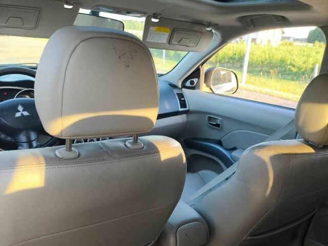 Белый Мицубиси Аутлендер, объемом двигателя 2 л и пробегом 170 тыс. км за 3744 $, фото 10 на Automoto.ua