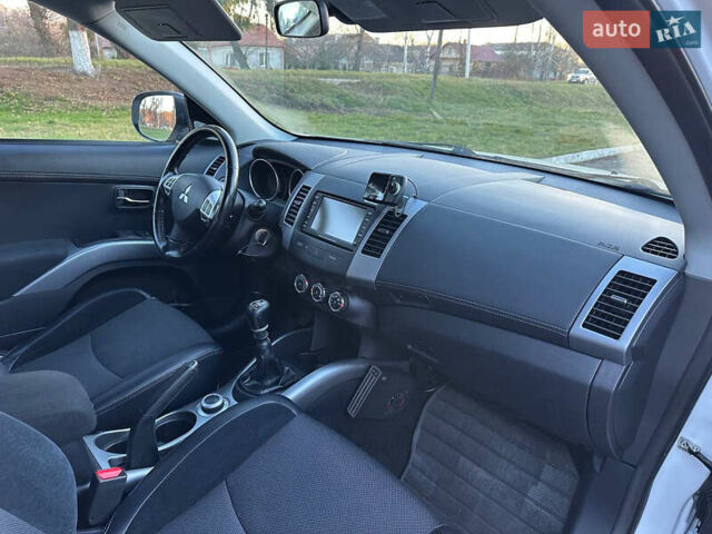 Білий Міцубісі Аутлендер, об'ємом двигуна 2.3 л та пробігом 160 тис. км за 10200 $, фото 20 на Automoto.ua