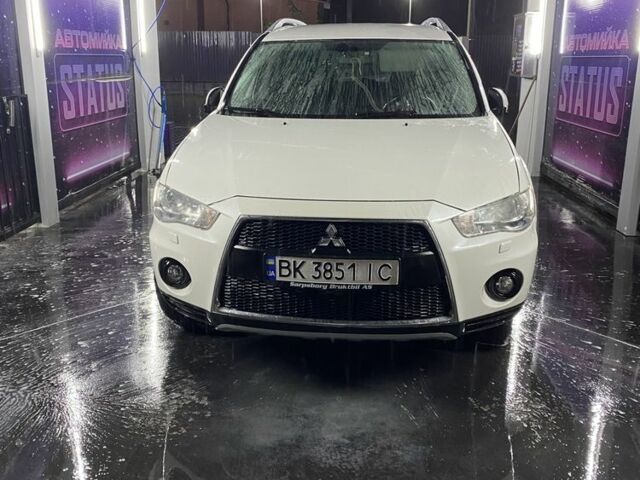 Білий Міцубісі Аутлендер, об'ємом двигуна 2.2 л та пробігом 260 тис. км за 11000 $, фото 1 на Automoto.ua