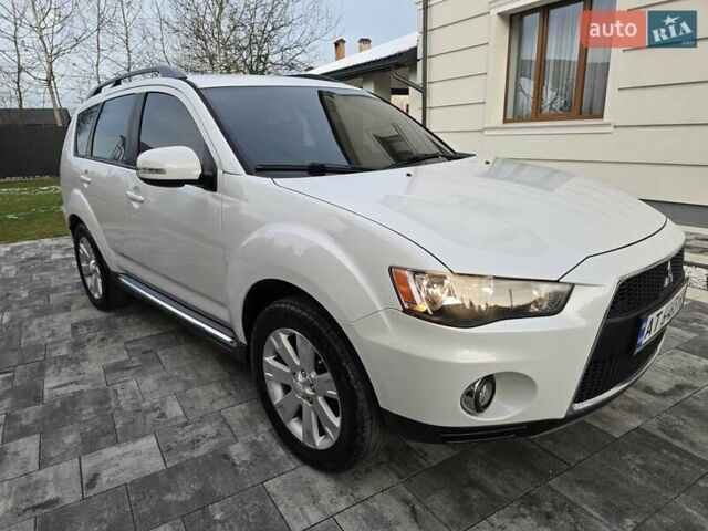 Білий Міцубісі Аутлендер, об'ємом двигуна 2.36 л та пробігом 178 тис. км за 10200 $, фото 10 на Automoto.ua