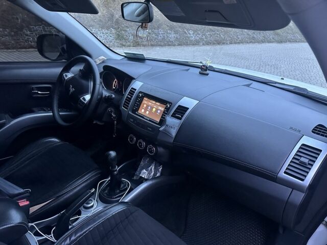 Білий Міцубісі Аутлендер, об'ємом двигуна 2.2 л та пробігом 234 тис. км за 10800 $, фото 5 на Automoto.ua