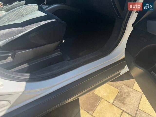 Білий Міцубісі Аутлендер, об'ємом двигуна 2.4 л та пробігом 211 тис. км за 7999 $, фото 3 на Automoto.ua