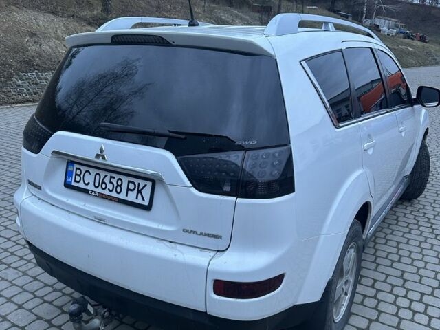 Білий Міцубісі Аутлендер, об'ємом двигуна 2.2 л та пробігом 234 тис. км за 10800 $, фото 4 на Automoto.ua