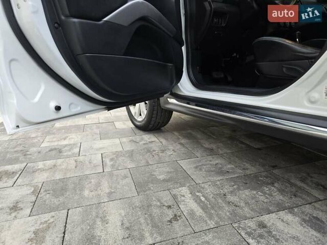 Білий Міцубісі Аутлендер, об'ємом двигуна 2.36 л та пробігом 178 тис. км за 10200 $, фото 23 на Automoto.ua