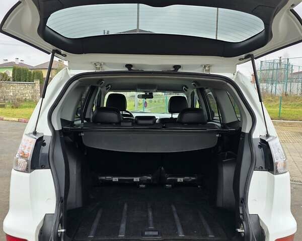 Білий Міцубісі Аутлендер, об'ємом двигуна 2.27 л та пробігом 243 тис. км за 9800 $, фото 21 на Automoto.ua