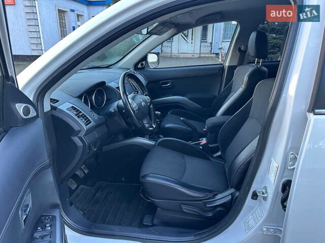 Білий Міцубісі Аутлендер, об'ємом двигуна 2.3 л та пробігом 160 тис. км за 10200 $, фото 17 на Automoto.ua