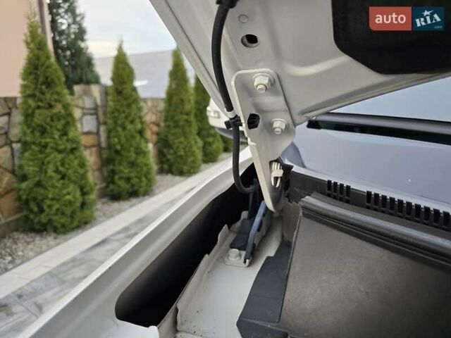 Білий Міцубісі Аутлендер, об'ємом двигуна 2.36 л та пробігом 178 тис. км за 10200 $, фото 42 на Automoto.ua