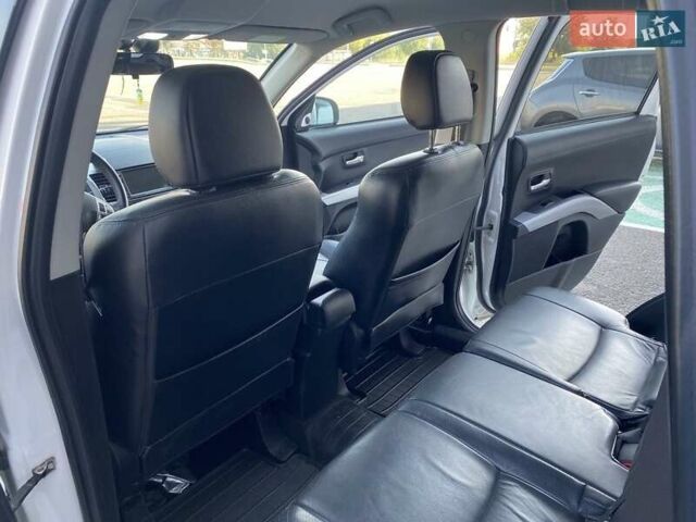 Белый Мицубиси Аутлендер, объемом двигателя 2.2 л и пробегом 260 тыс. км за 11000 $, фото 8 на Automoto.ua