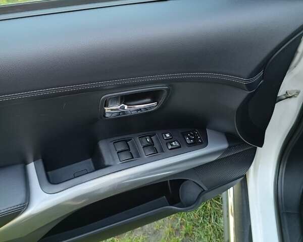 Белый Мицубиси Аутлендер, объемом двигателя 2.2 л и пробегом 232 тыс. км за 10950 $, фото 9 на Automoto.ua