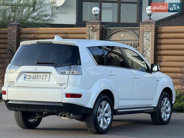 Белый Мицубиси Аутлендер, объемом двигателя 3 л и пробегом 269 тыс. км за 10500 $, фото 34 на Automoto.ua