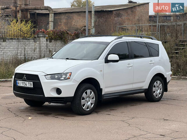 Білий Міцубісі Аутлендер, об'ємом двигуна 2.36 л та пробігом 260 тис. км за 9700 $, фото 5 на Automoto.ua