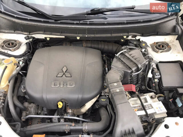 Белый Мицубиси Аутлендер, объемом двигателя 2.18 л и пробегом 285 тыс. км за 11500 $, фото 19 на Automoto.ua