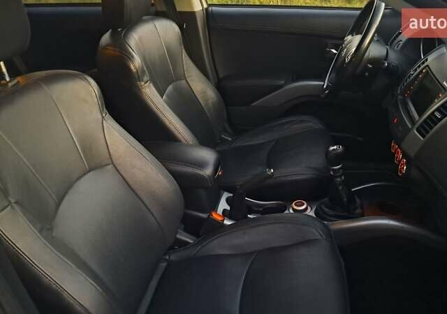 Белый Мицубиси Аутлендер, объемом двигателя 2.27 л и пробегом 191 тыс. км за 10999 $, фото 25 на Automoto.ua