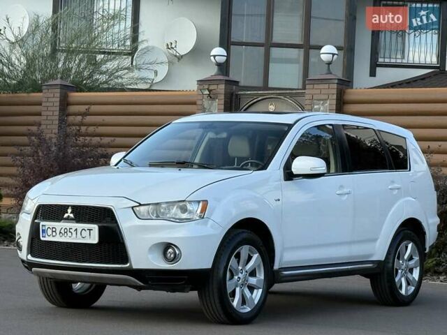 Белый Мицубиси Аутлендер, объемом двигателя 3 л и пробегом 269 тыс. км за 10500 $, фото 7 на Automoto.ua