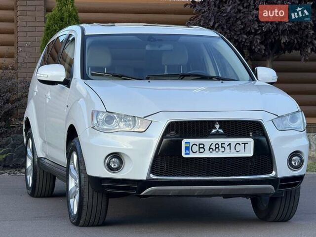 Белый Мицубиси Аутлендер, объемом двигателя 3 л и пробегом 269 тыс. км за 10500 $, фото 10 на Automoto.ua