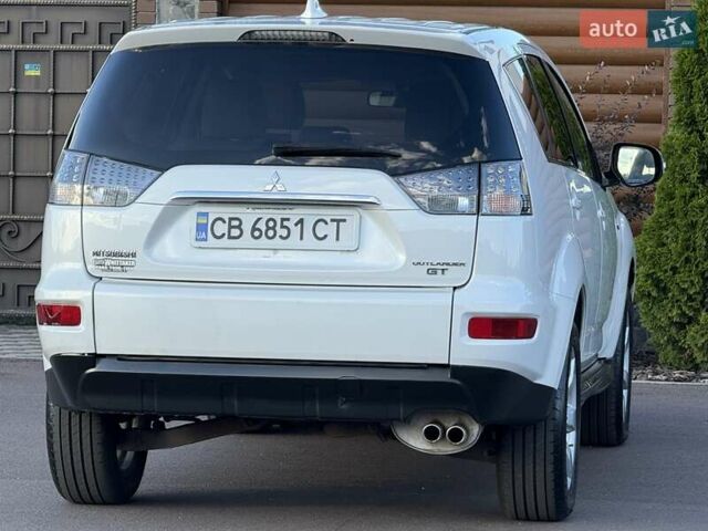 Белый Мицубиси Аутлендер, объемом двигателя 3 л и пробегом 269 тыс. км за 10500 $, фото 27 на Automoto.ua
