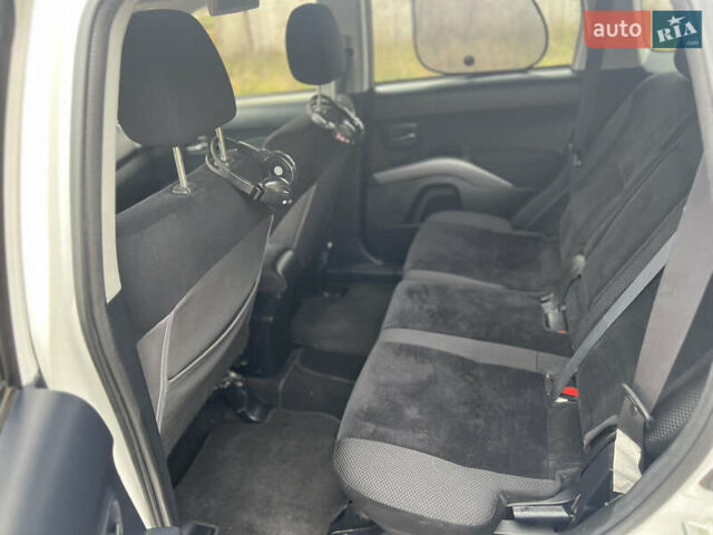 Білий Міцубісі Аутлендер, об'ємом двигуна 2.36 л та пробігом 260 тис. км за 9700 $, фото 9 на Automoto.ua