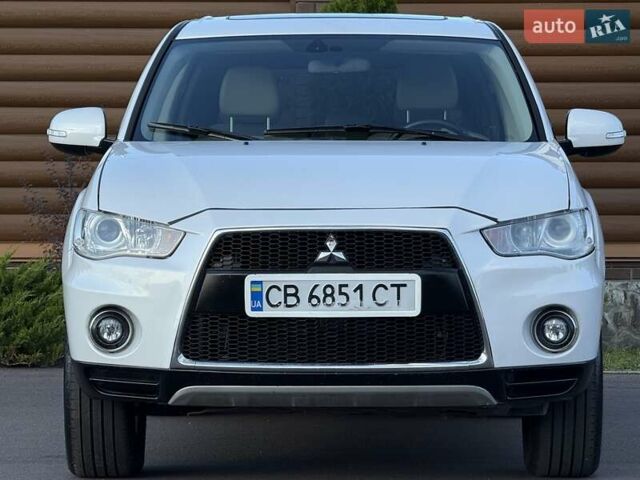Белый Мицубиси Аутлендер, объемом двигателя 3 л и пробегом 269 тыс. км за 10500 $, фото 9 на Automoto.ua
