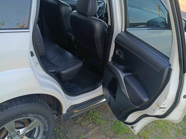 Белый Мицубиси Аутлендер, объемом двигателя 2.2 л и пробегом 232 тыс. км за 11100 $, фото 5 на Automoto.ua