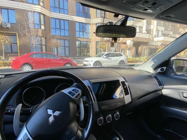 Белый Мицубиси Аутлендер, объемом двигателя 2.4 л и пробегом 154 тыс. км за 12500 $, фото 14 на Automoto.ua