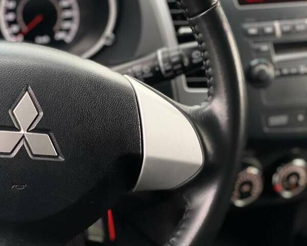 Білий Міцубісі Аутлендер, об'ємом двигуна 2 л та пробігом 248 тис. км за 10490 $, фото 24 на Automoto.ua