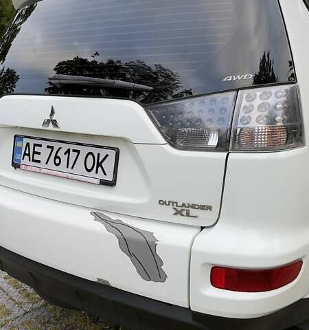 Белый Мицубиси Аутлендер, объемом двигателя 2 л и пробегом 172 тыс. км за 10999 $, фото 5 на Automoto.ua