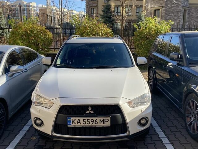 Белый Мицубиси Аутлендер, объемом двигателя 2.4 л и пробегом 154 тыс. км за 12500 $, фото 1 на Automoto.ua
