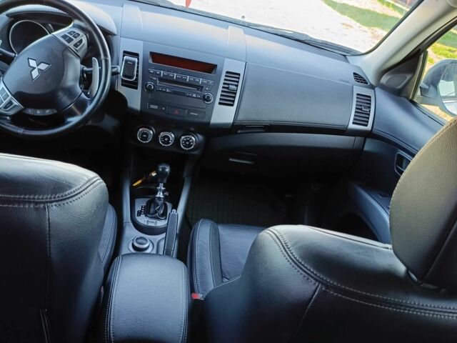 Белый Мицубиси Аутлендер, объемом двигателя 2.2 л и пробегом 232 тыс. км за 11100 $, фото 13 на Automoto.ua